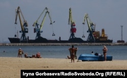 Пляж в Маріуполі, травень 2017 року