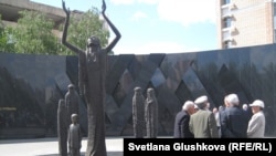 Монумент жертвам голода в Астане