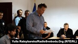 Валентин Рибін поруч з Рафаелем Лусваргі під час судового засідання, 7 травня 2018 року