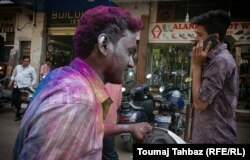 دیدن چهره‌ها و مردمان رنگ‌شده در خیابان‌ها و حتی سر کار، چیز عجیبی نیست