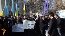 У Сімферополі мітингували за і проти євроінтеграції