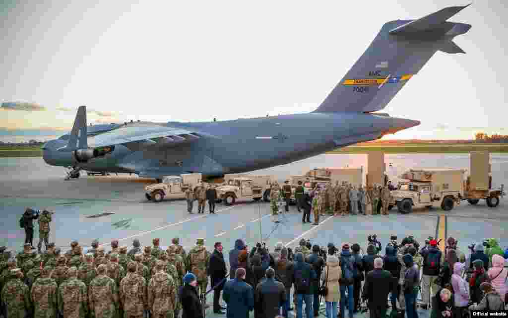 Українська армія отримала від США сучасні радіолокаційні станції. Львів, 14 листопада 2015 року. Більше про це ТУТ &nbsp;