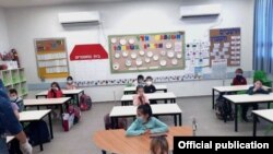 Դպրոց Իսարյելում, արխիվ