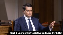 Спікер парламенту Дмитро Разумков вранці повідомив, що представники владної фракції «Слуга народу» розпочали процедуру його відкликання з посади