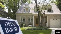 کاهش بهای مسکن در آمریکا باعث نگرانی های شديدی در این کشور شده است.(عکس: EPA)