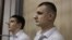 Екс-беркутівці Сергій Зінченко та Павло Аброськін під час судового засідання у Святошинському районному суді міста Києва. Серпень 2015 року