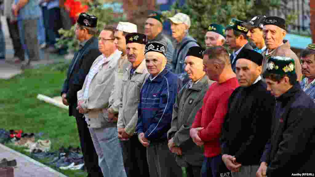 Казан нуры мәчете яны