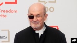 کتاب خاطرات سلمان رشدی در آمریکا توسط موسسه انتشاراتی «رندوم هاوس» منتنشر می‌شود