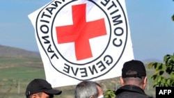 Передача азербайджанского военнопленного на армяно-азербайджанской границе. 4 ноября 2010 г.