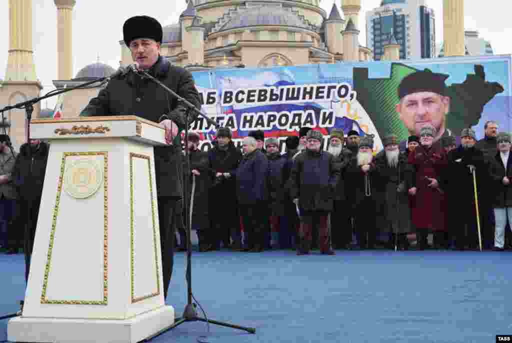 Зі сцени чеченського лідера підтримала низка політичних та громадських діячів Росії