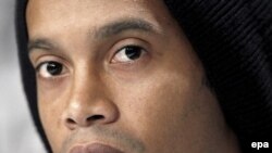 سايت ورلد ساکر روز ۲۲ ژانويه گزارش داد که ليگ بزرگ فوتبال امريکا در تکاپوی انتقال رونالدينيو به Major League Soccer ايالات متحده آمريکا است تا قرار دار تازه با ديويد بکهام را کامل کند