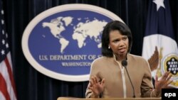 کاندولیزا رایس گفته ایران نمی تواند هم به دنبال برنامه هسته ای باشد و هم جایی در جامعه بین المللی داشته باشد.