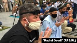 Намози ид дар масҷиди марказии Душанбе.