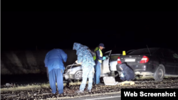 Абай облысындағы жол апаты. Полиция видеосынан алынған скриншот. 3 қазан 2025 жыл.