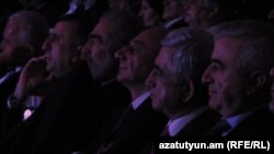 Лидер Карабаха Бако Саакян и бывший президент Армении Серж Саргсян присутствовали на праздничном концерте, посвященном майскому тройному празднику, Степанакерт, 8 мая 2019 г.
