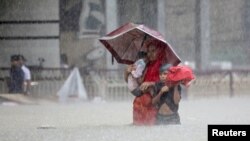 شش میلیون نفر در شبانه‌روز گذشته در پی جاری شدن سیل در بنگلادش آواره و دست‌کم ۱۹ تن کشته شدند