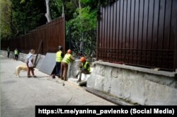 Паркан навколо Гурзуфського парку, встановлений адміністрацією санаторію «Гурзуфський», 2025 рік