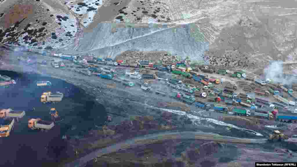 Кара-Кече кенинде учурда бир гана карьер толук кандуу иштеп жатканына күбө болдук.&nbsp;&nbsp;