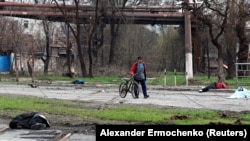 Загиблі цивільні на вулицях Маріуполя, 15 квітня 2022 року