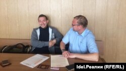 Семен Кочкин (слева) с правозащитником Алексеем Глуховым