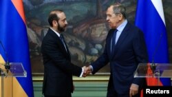 Министр иностранных дел Армении Арарат Мирзоян и министр иностранных дел России Сергей Лавров (архив)
