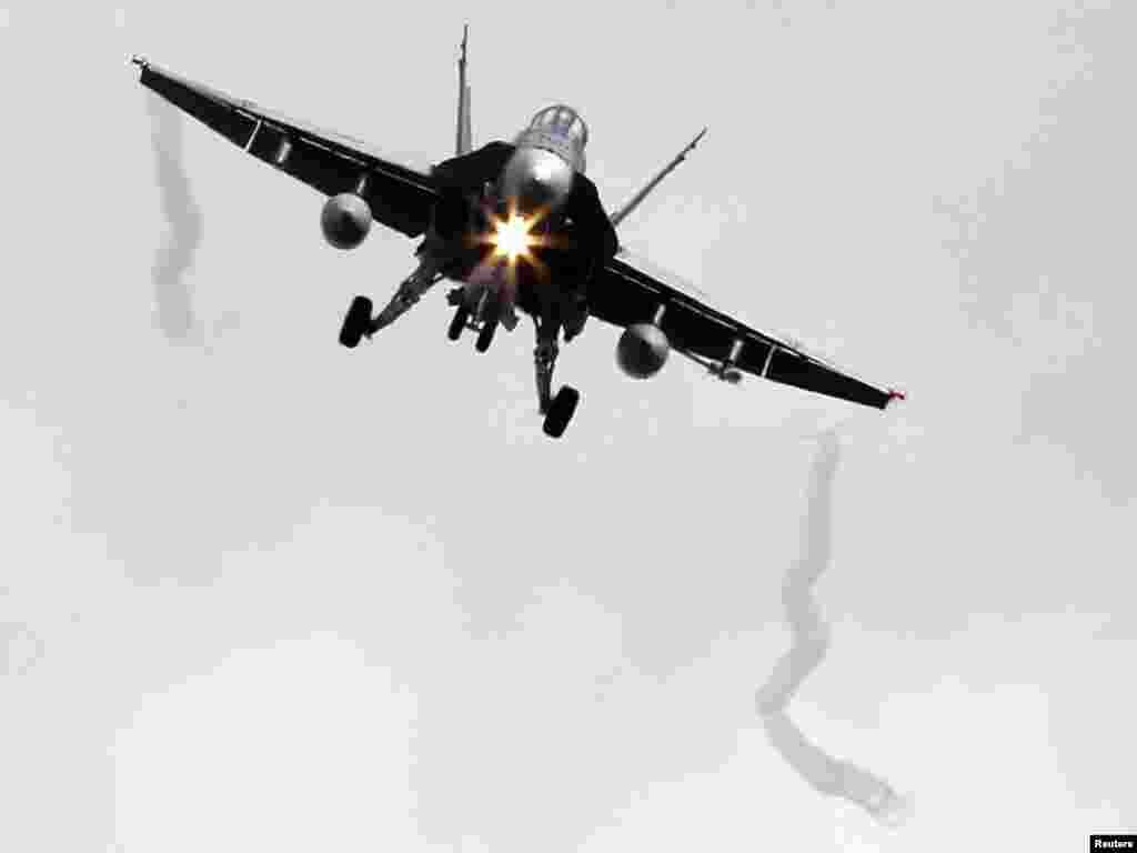 REUTERS/Alessandro Bianchi ( ITALY )