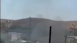 ویدئوی دریافتی رادیو فردا از صحنه سرکوب معترضان به جان‌باختن مهسا امینی. شهر دیواندره استان کردستان. دوشنبه ۲۸ شهریور ۱۴۰۱
