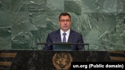 Президент Садыр Жапаров БУУнун Башкы Ассамблеясынын 77-сессиясында сүйлөп жатат. 2022-жыл, Нью-Йорк. 