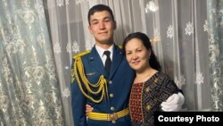 Дастан Анарбеков апасы Сауле Иманалиева менен