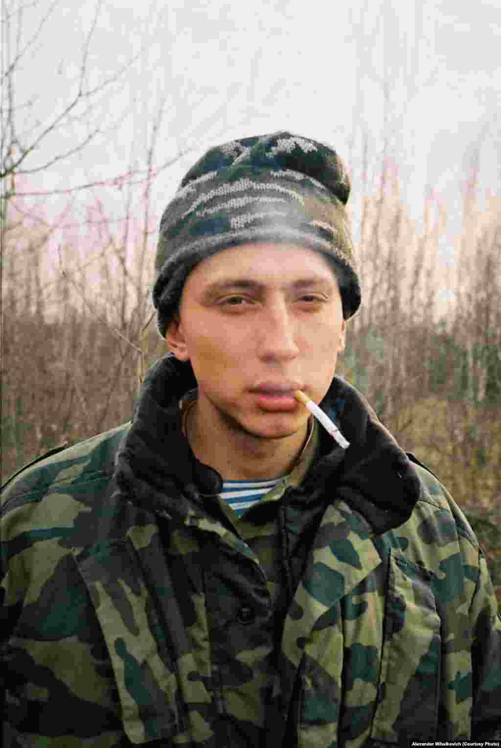 Сигарета тайком. Сигарет не хватает, запасы хранятся в тайниках.&nbsp; 