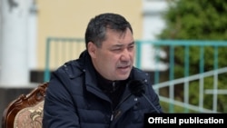 Президент Садыр Жапаров 18-июнда Нарынга жасаган иш сапарында Ат-Башы районунун тургундары менен жолукту.