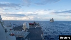 عبور ناوشکن یو‌اس‌اس دوی از دریای جنوبی
چین اقدام دولت آمریکا در دوران ریاست جمهوری دونالد ترامپ برای به چالش کشیدن ادعای مالکیت چین بر این قلمرو دریایی محسوب می‌شود.