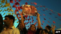 پیروزی حسن روحانی به شادی‌های گسترده خیابانی در برخی شهرهای ایران انجامید