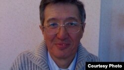 Пастор протестантской церкви «Благодать» 
Бахтжан Кашкумбаев.