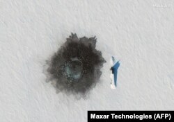 Російська субмарина в Арктиці. Сателітне фото. 27 березня 2021 року