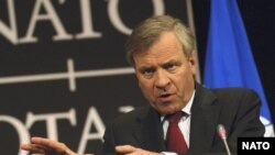 اظهارات آقای شیفر، وزنه مخالفان طرح آمریکا را افزایش داده است.