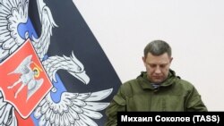 За даними слідчих, заочно підозрювані у період 2014-2018 років співпрацювали з нині покійним ватажком бойовиків Олександром Захарченком