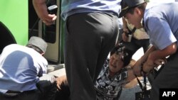 "Азаттыктын" архивинен: Оппозициянын митинги, 29-июль, 2009-жыл