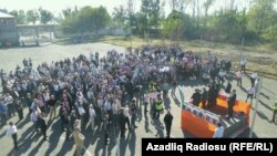 Встреча кандидата в президенты от НСДС Джамиля Гасанлы с избирателями в Шеки. 2 октября 2013
