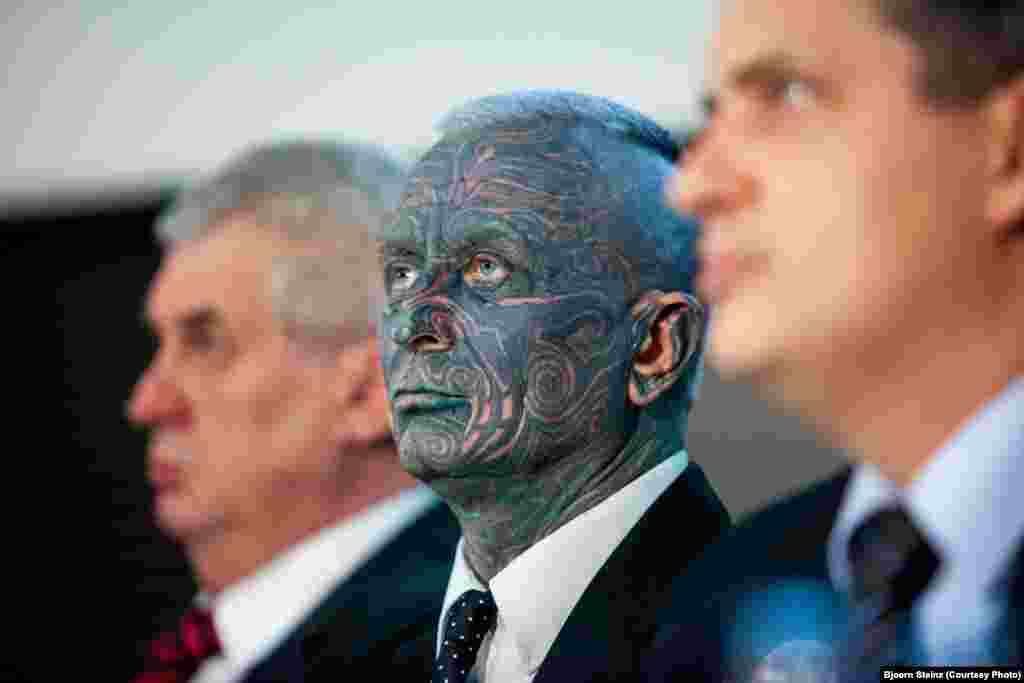 Кандидати на посаду президента Чехії Мілош Земан (ліворуч), професор Владімір Франц (посередині) і Їржі Дінстбір (праворуч) під час дискусії в Національній технічній бібліотеці в Празі. Владімір Франц є відомим чеським композитором і художником. Прага, 10 січня 2013 року