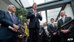 (архівна фотографія) Міністр вищої освіти Дейвід Віллетс (праворуч) під час промови прем’єр-міністра Дейвіда Камерона, 13 травня 2010 року