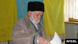 Голосування під час першого туру, 17 січня, на одній із дільниць в кримськотатарському селищі Кам'янка на околиці Сімферополя