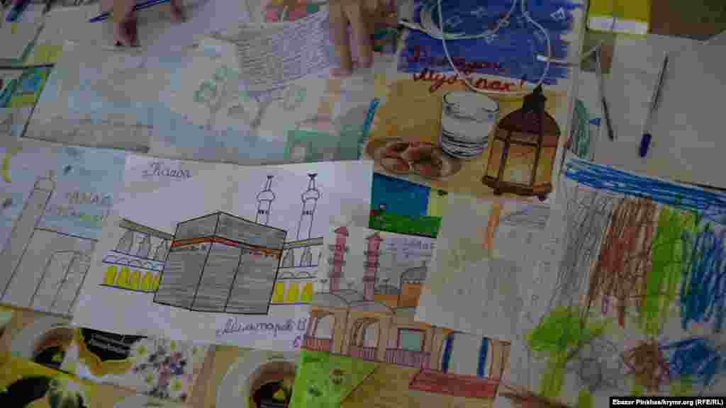 Siyasiy mabüslerge yollanılacaq bala resimleri