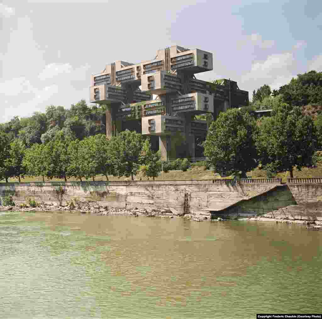 ساختمان وزارت راه و ترابری گرجستان - 1975