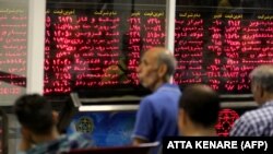 نابرابری در دسترسی به ارتباطات و اطلاعات، منجر به رانتی شدن بورس سهام می‌شود و کارآمدی آن در توزیع برابر سود-ریسک را از بین می‌برد.