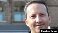 احمدرضا جلالی، پزشک و پژوهشگر ساکن سوئد است که با دانشگاه پیه‌مونته ایتالیا در حوزه مدیریت بحران همکاری دارد.