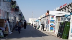 Diňle: Bazardaky dükan eýeleri salgydyň ýokarlanmagy 'girdejisiz goýdy' diýýär