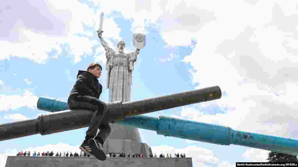 &laquo;Ніколи знову&raquo; чутно звідусіль...