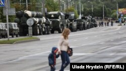 Архіўнае ілюстрацыйнае фота. Пдачас вайсковага параду да 3 ліпеня ў Менску, 2018 год 