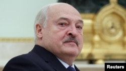 Лукашенко повідомив, що литовська сторона звернулася з проханням повернути свої транспортні засоби, які застрягли на білоруській стороні після закриття кордону